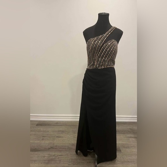 Elegant Black One-Shoulder Evening Dress - Picture 3 of 7